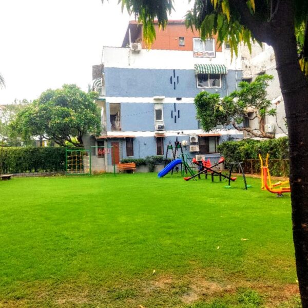Deluxe room with porch and lawn view - Image 6