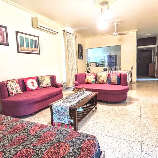 Deluxe room with porch and lawn view - Image 3