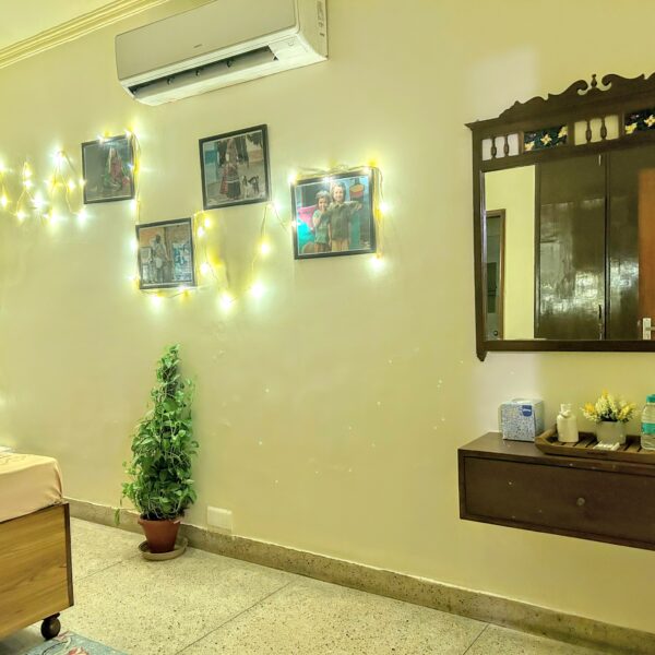 Deluxe room with lawn view - Image 2